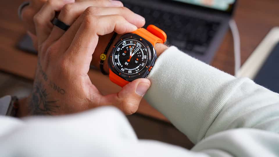 Cómo agregar una eSIM al Galaxy Watch Ultra paso a paso (Guía completa)